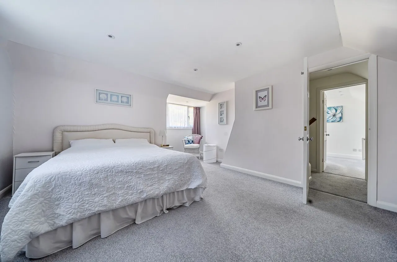 Willowhale Avenue, Aldwick, PO21, photo 12