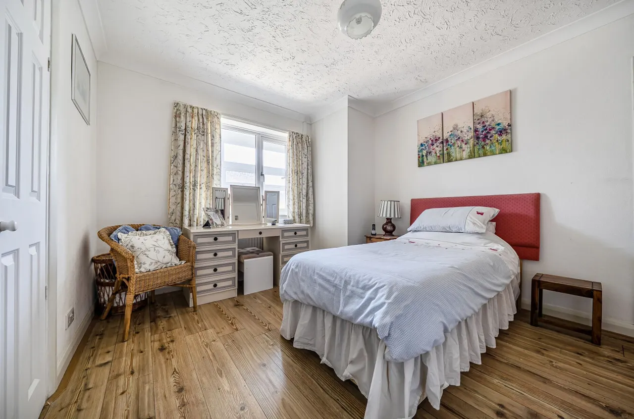 Willowhale Avenue, Aldwick, PO21, photo 16