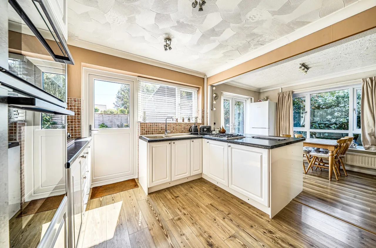 Willowhale Avenue, Aldwick, PO21, photo 10