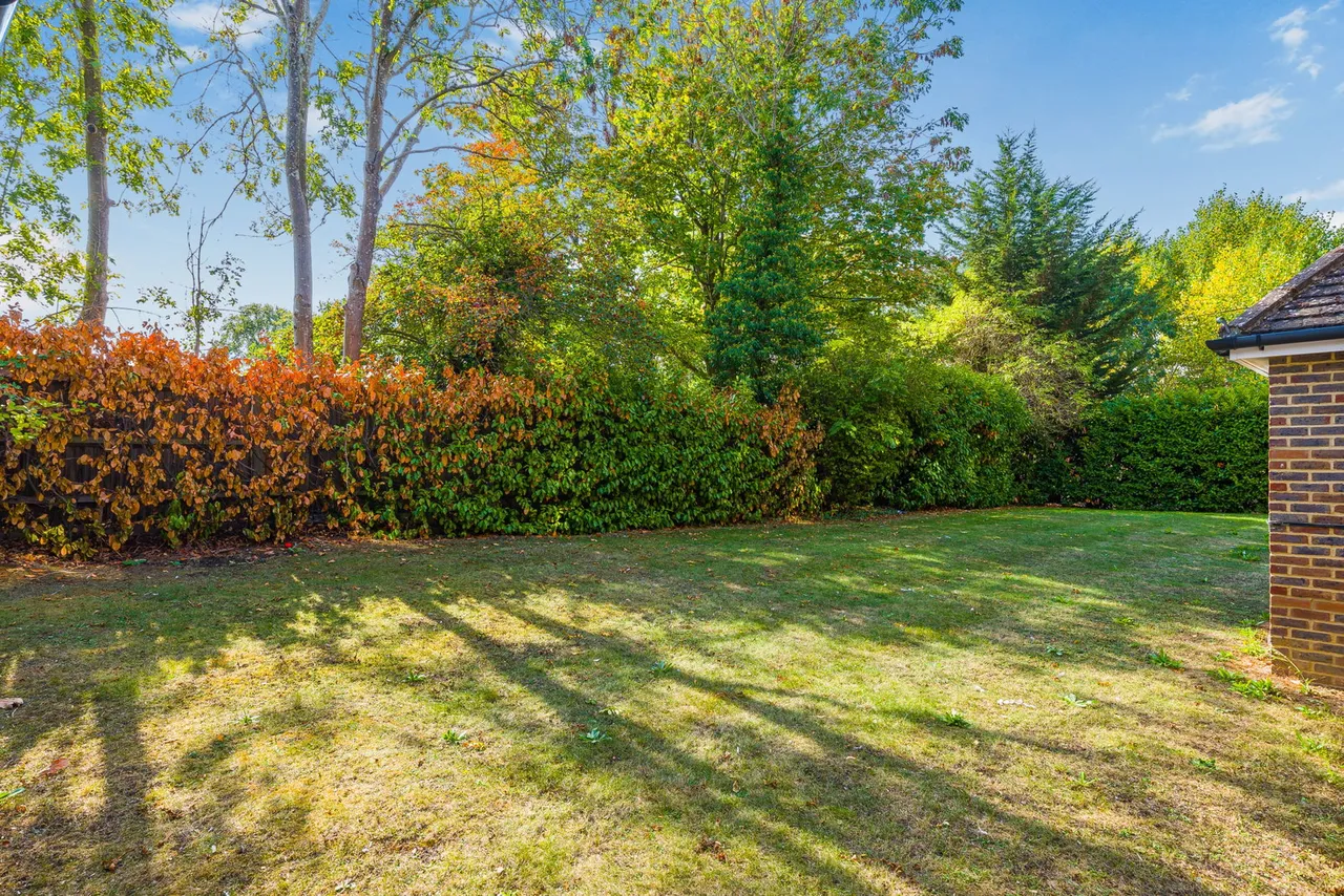 Ruxley Lane, Epsom, KT19, photo 21