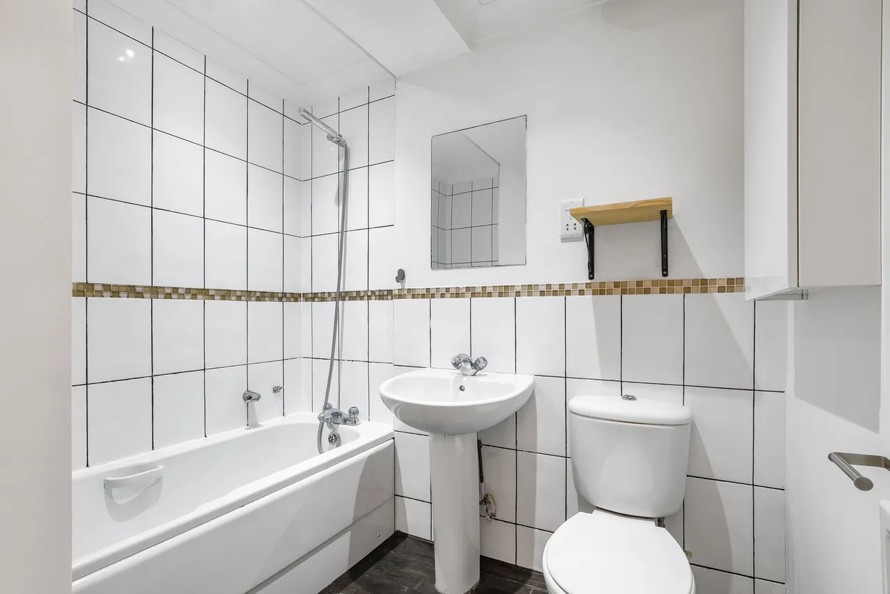 Ruxley Lane, Epsom, KT19, photo 18