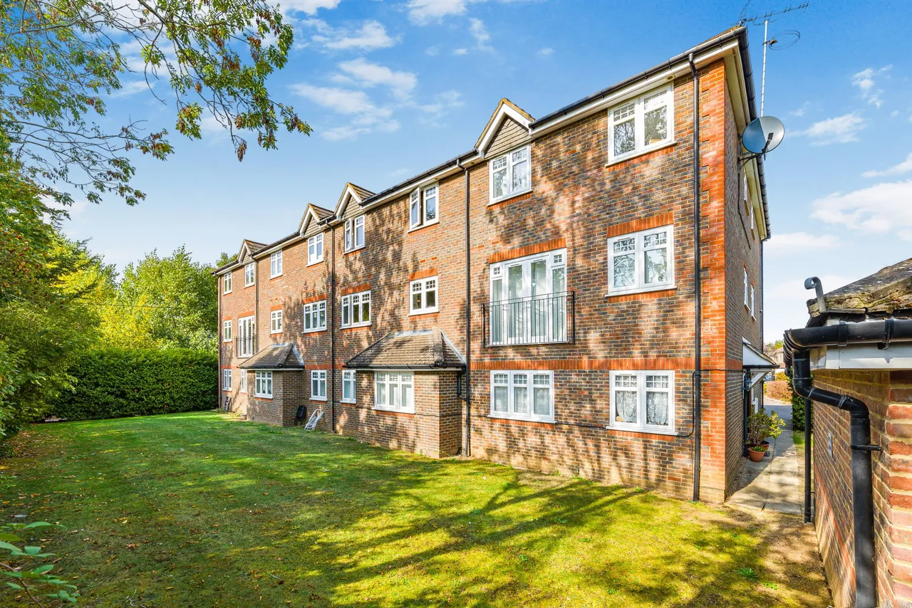 Ruxley Lane, Epsom, KT19, photo 22