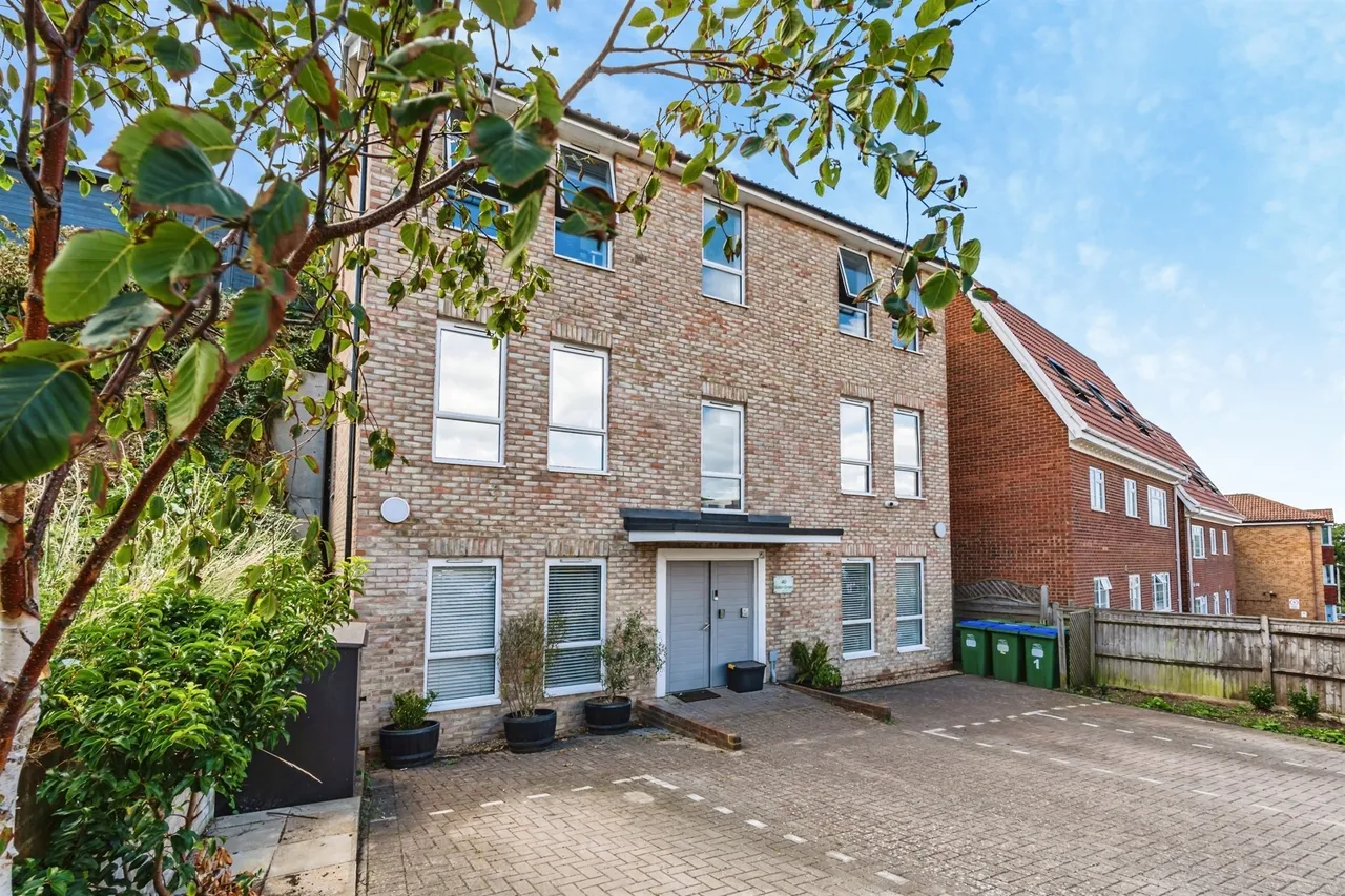 Sutton Drove, SEAFORD, photo 9