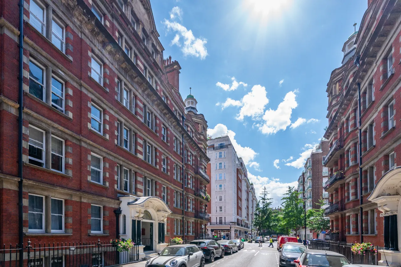 2 bed flat for sale — 123 Clarence Gate Gardens, Glentworth Street, London