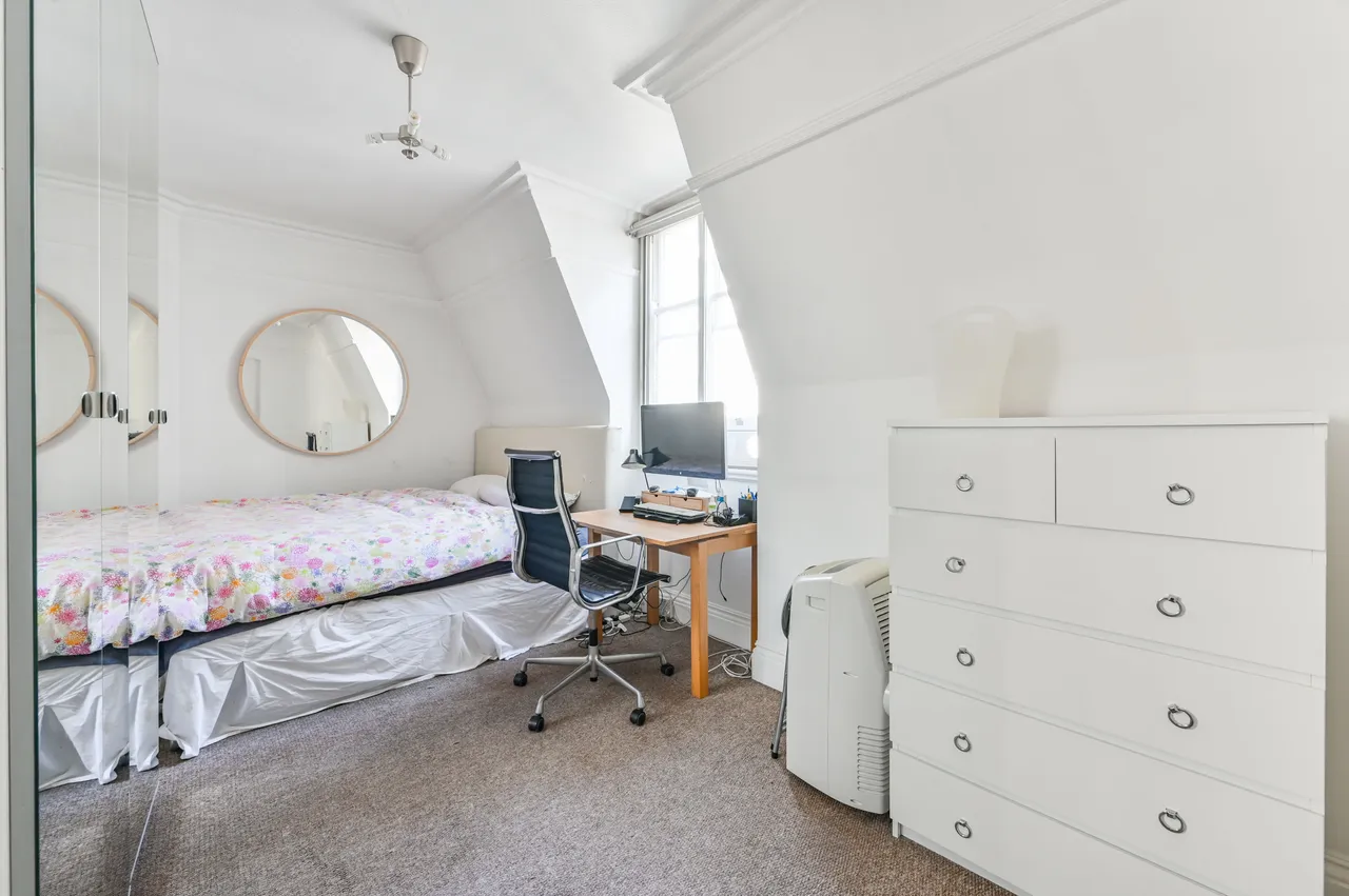 123 Clarence Gate Gardens, Glentworth Street, London, photo 7