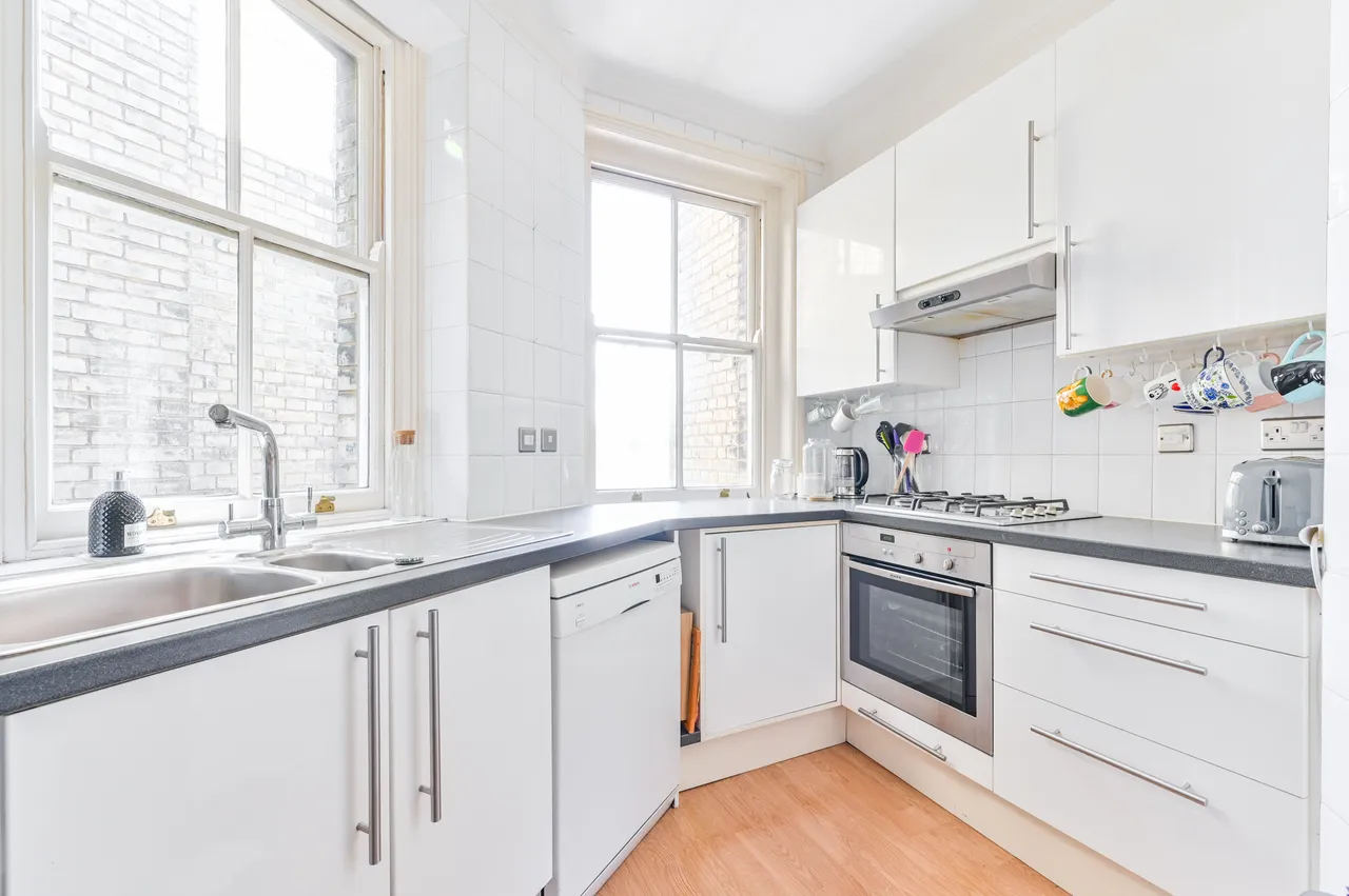 123 Clarence Gate Gardens, Glentworth Street, London, photo 6