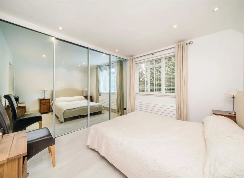 Courtlands Avenue, Hampton, TW12, photo 5