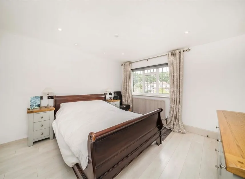 Courtlands Avenue, Hampton, TW12, photo 6