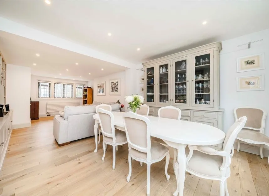 Courtlands Avenue, Hampton, TW12, photo 3