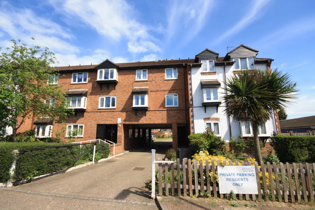 2 bed flat to rent, Eskdale Avenue, Northolt, UB5