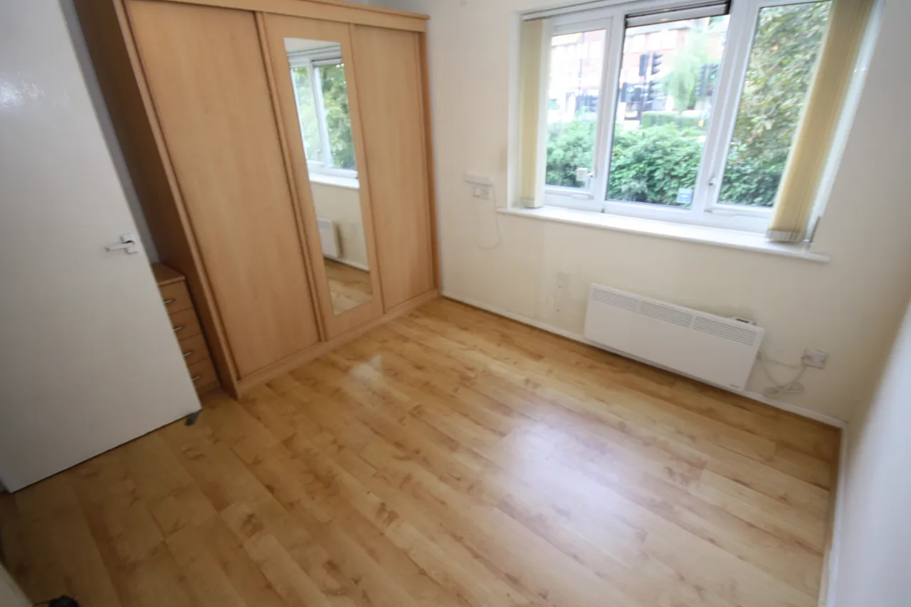 Eskdale Avenue, Northolt, UB5, photo 6