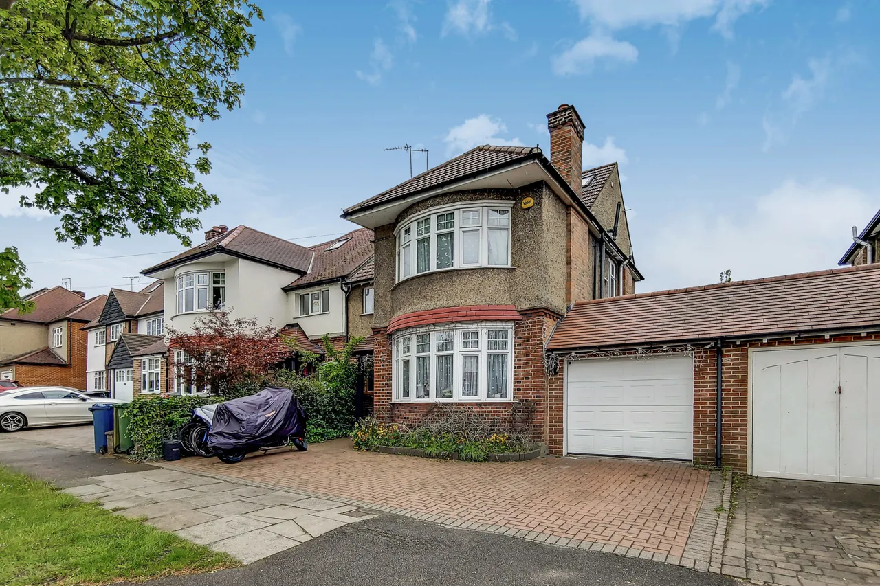 45 Courtfield Avenue, Harrow, photo 2