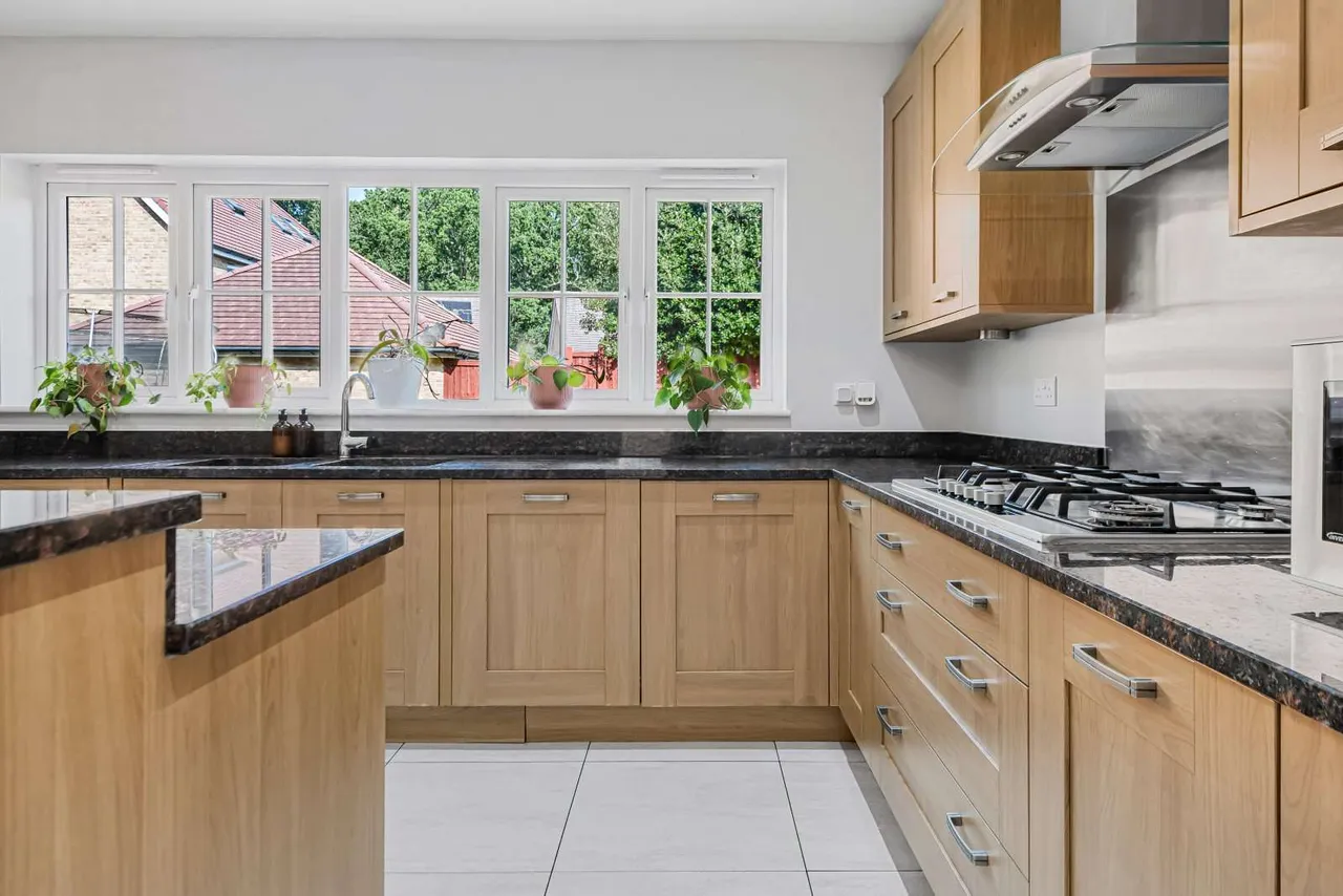 Whalebone Wood Road, Pease Pottage, Crawley, West Sussex, RH11 9GE, photo 8