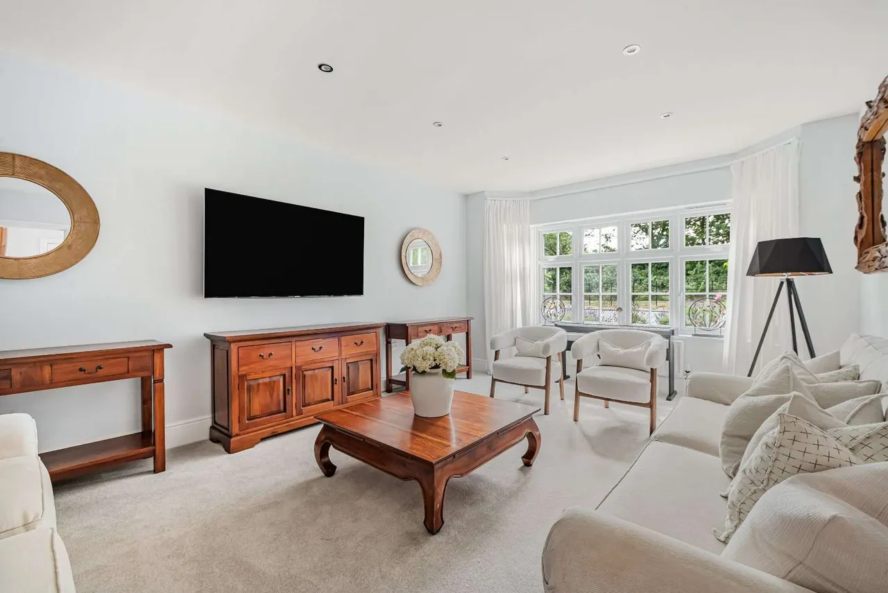 Whalebone Wood Road, Pease Pottage, Crawley, West Sussex, RH11 9GE, photo 5