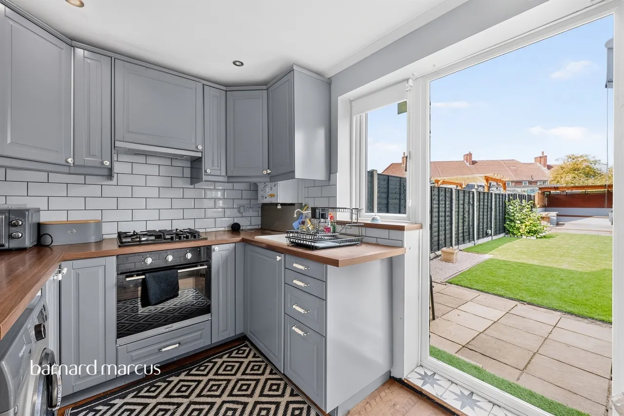 Waltham Road, Carshalton, photo 4