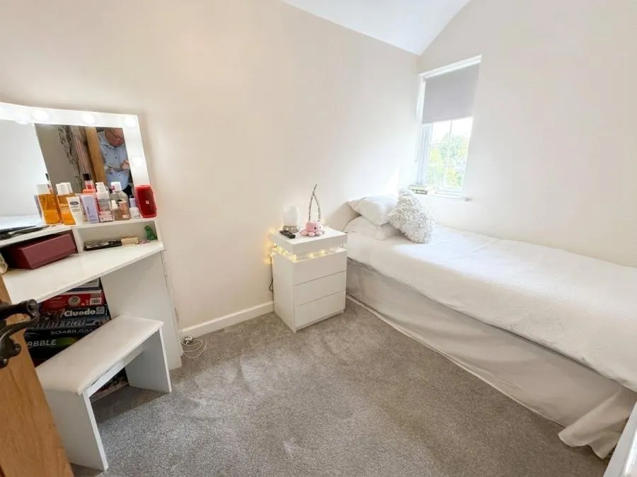 Vale Road, Camberley, GU15, photo 9