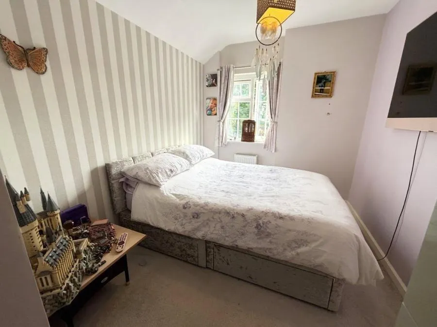 Vale Road, Camberley, GU15, photo 8