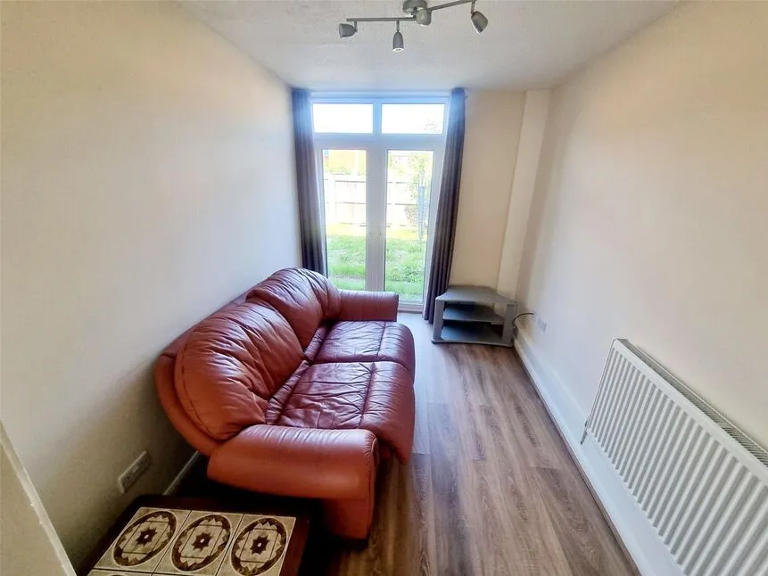 Warwick Court, Loughborough, Leicestershire, LE11, photo 6
