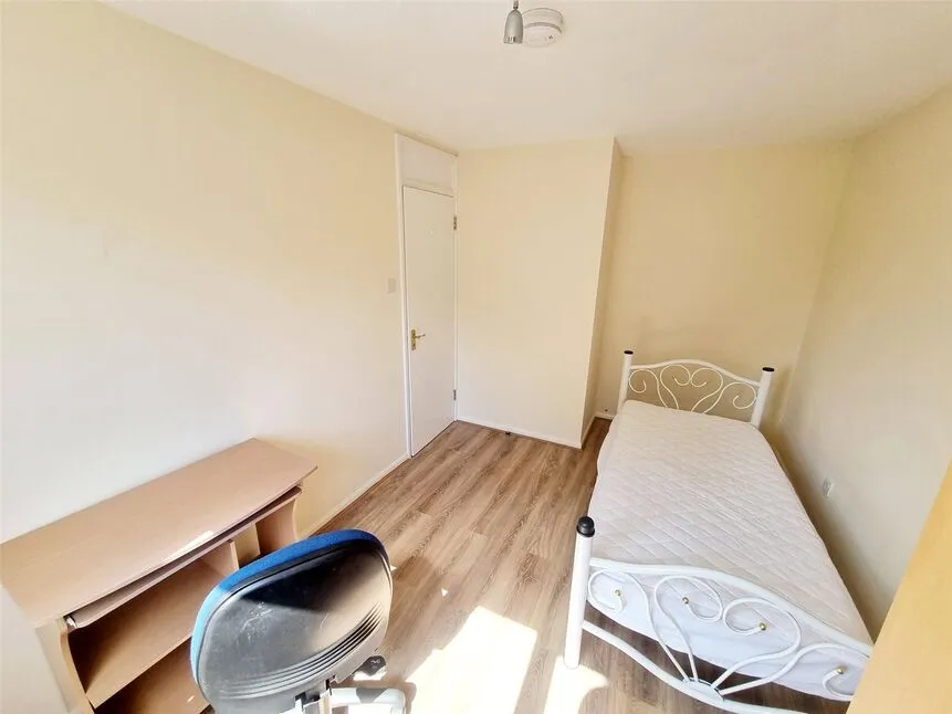 Warwick Court, Loughborough, Leicestershire, LE11, photo 4
