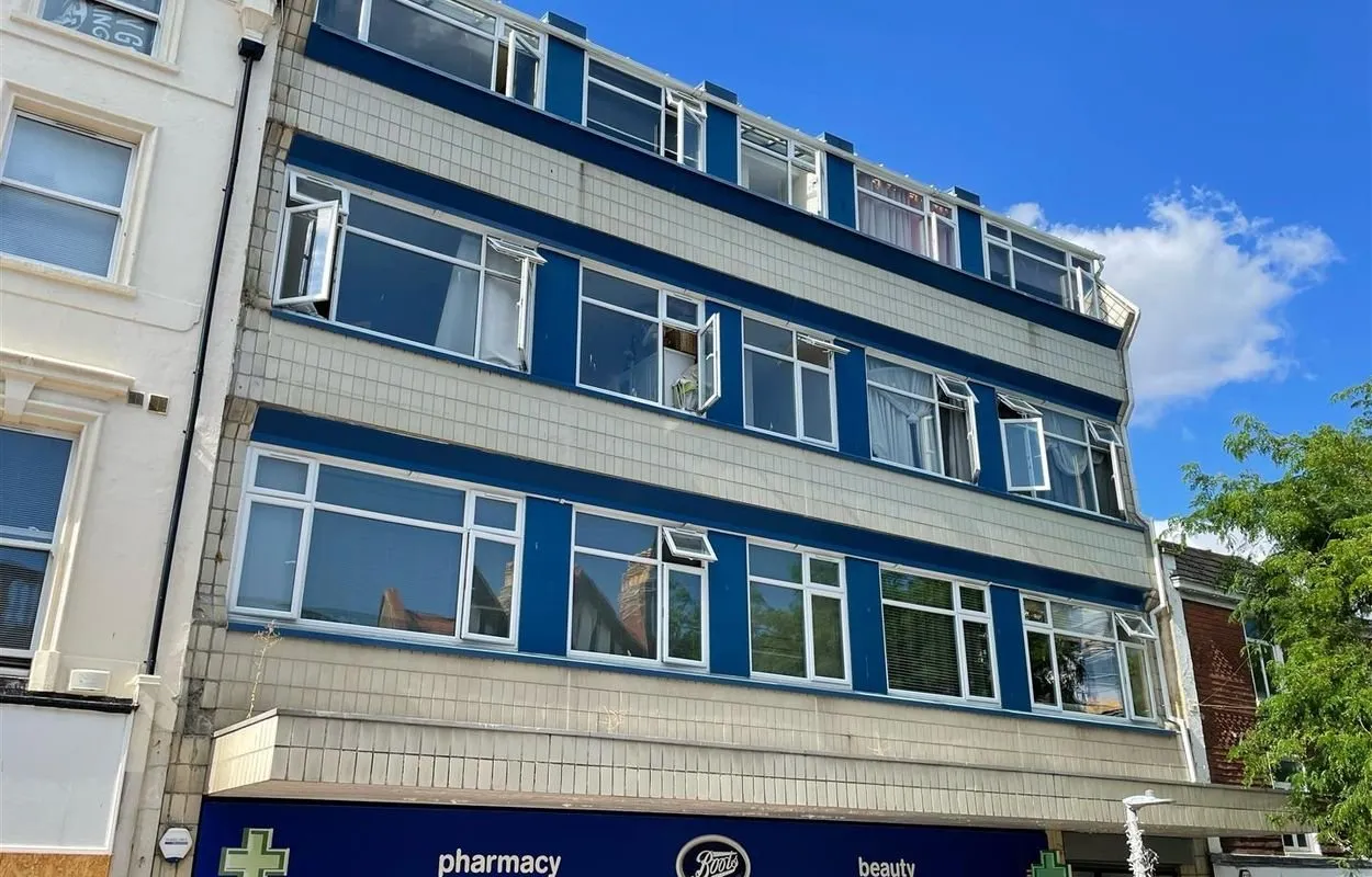 1 bed flat to rent, Sandgate Road, Folkestone, CT20
