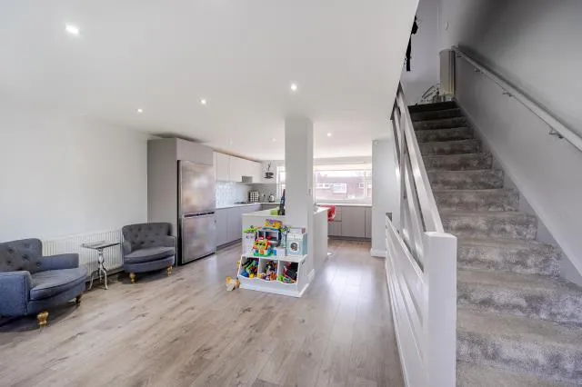 3 bed house for sale, Linksway, London, NW4