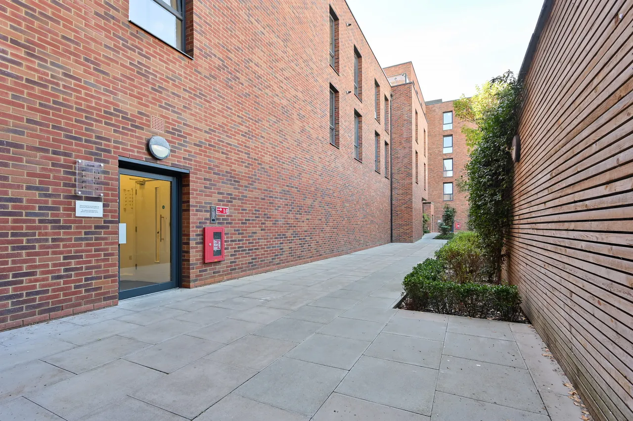 Harrow, HA3, photo 17