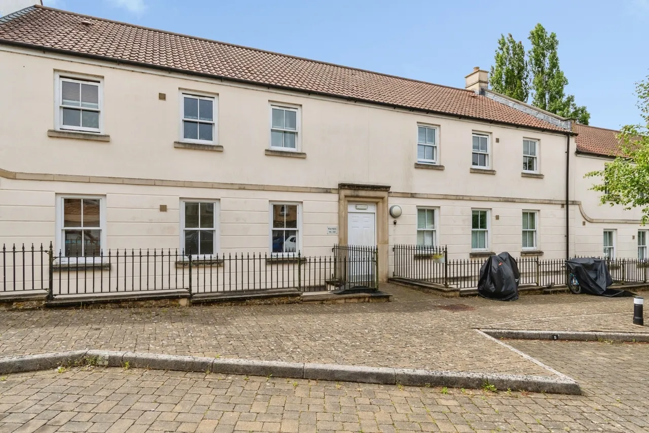 2 bed flat for sale — Eveleigh Avenue, Bath, BA1