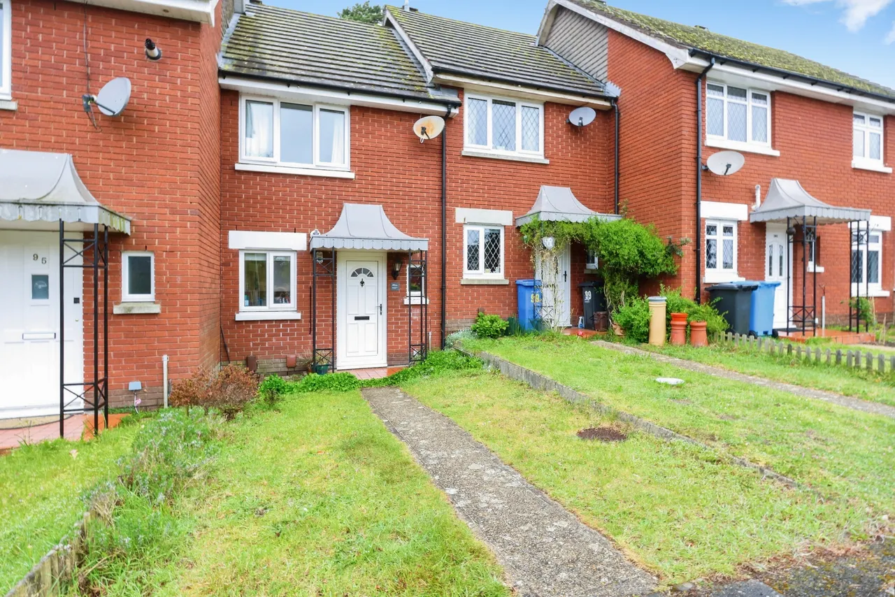 2 bed house for sale — Goldfinch Road, Poole
