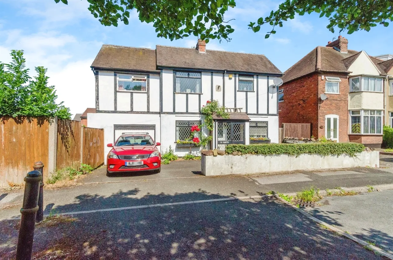 4 bed house for sale — School Street, Wednesbury