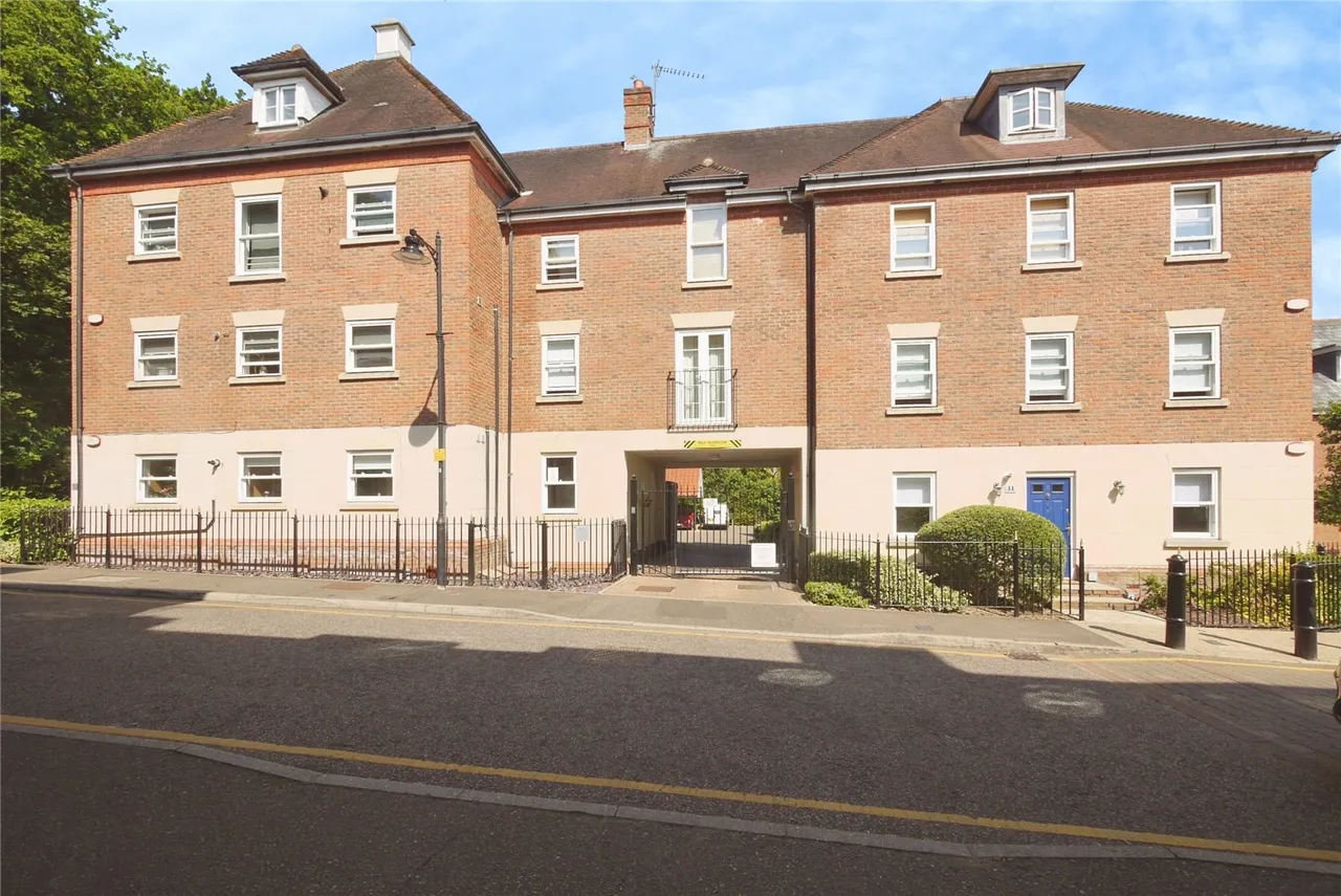 2 bed flat for sale, Sawyers Grove, Brentwood, CM15