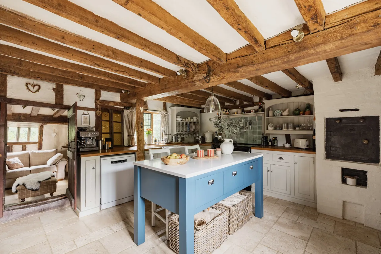 4 bed property for sale, Low Road, Bunwell, NR16