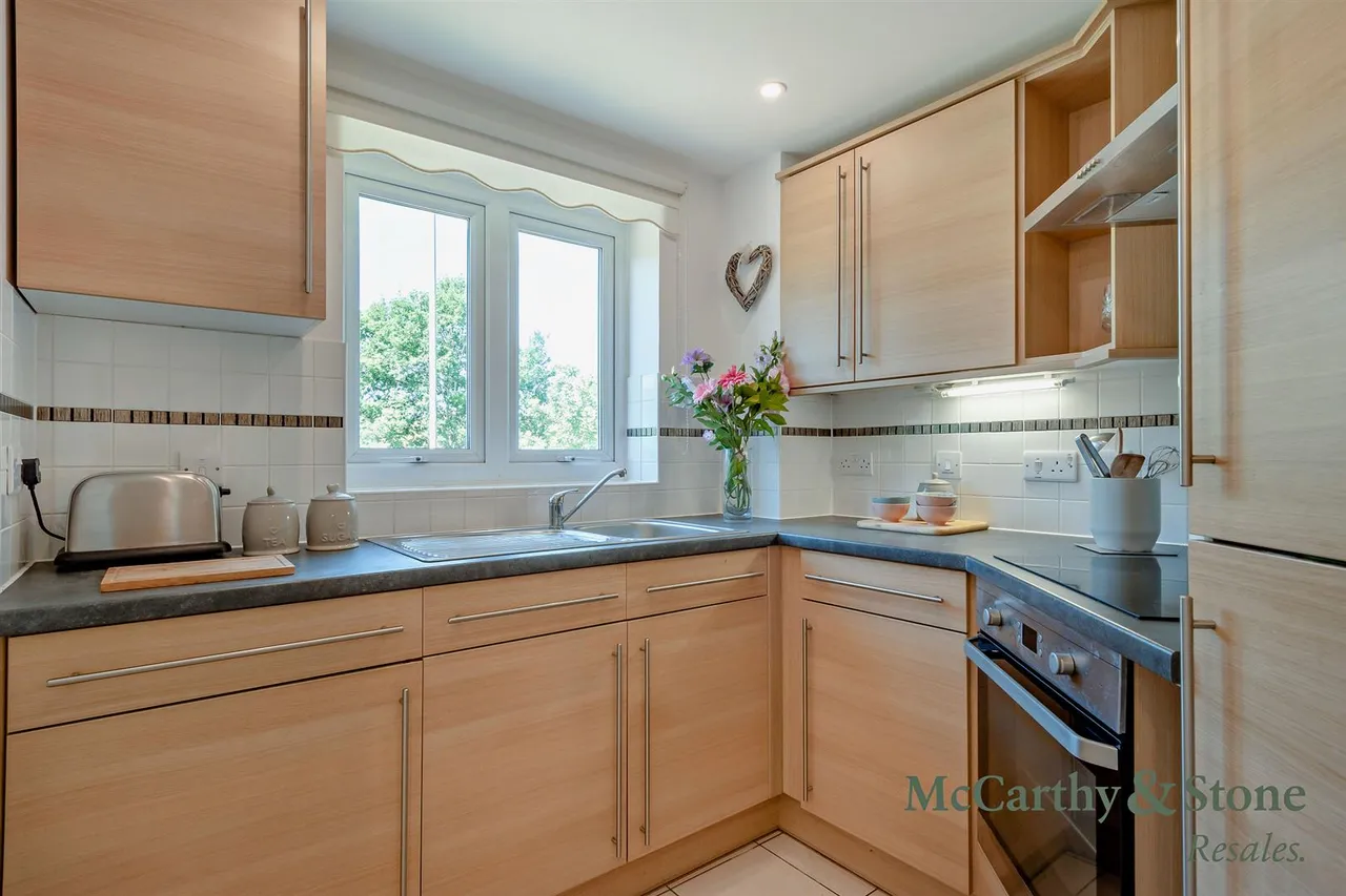 Penlee Close, Edenbridge, TN8, photo 5