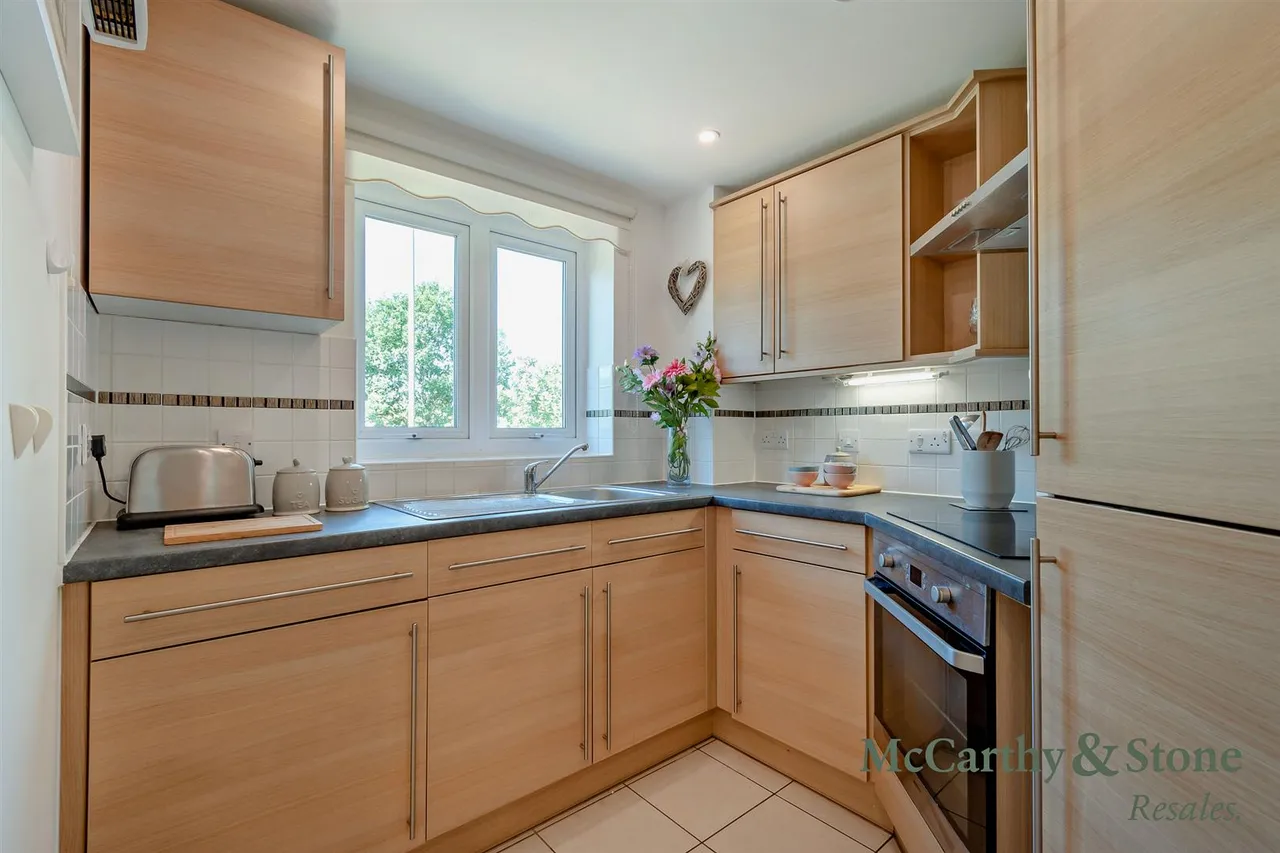 Penlee Close, Edenbridge, TN8, photo 6