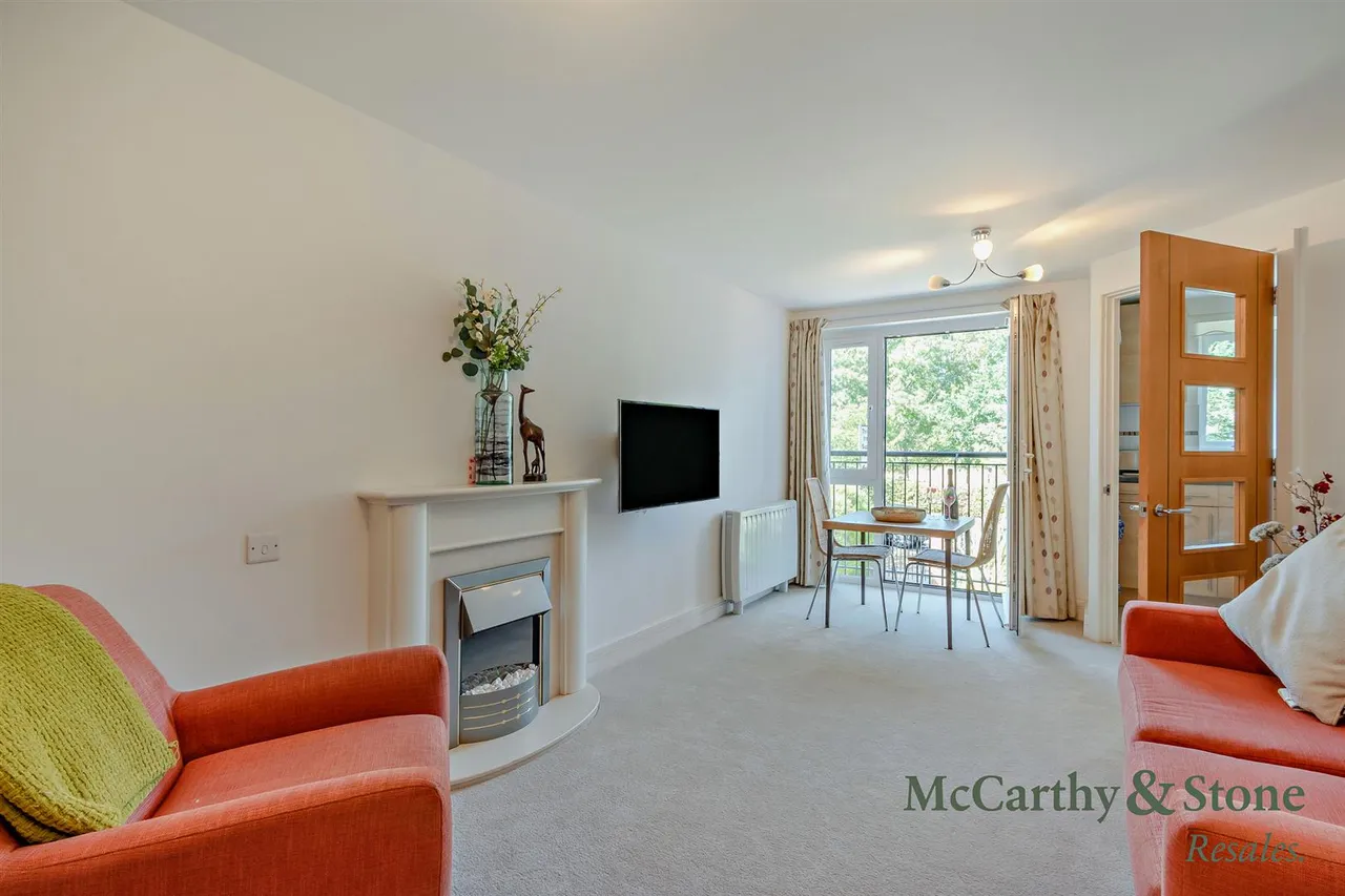 Penlee Close, Edenbridge, TN8, photo 2
