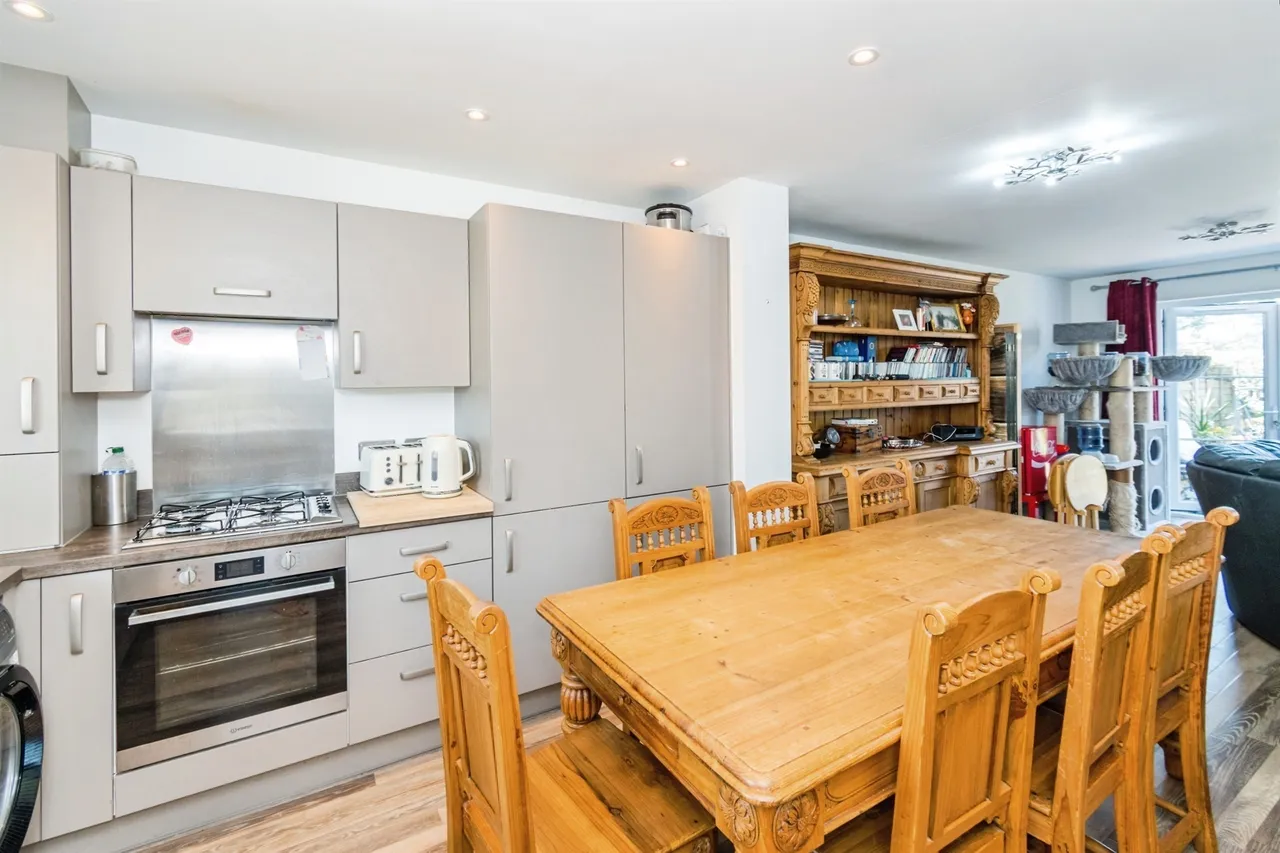 Sandy Hill Close, Waltham Chase, SOUTHAMPTON, photo 2