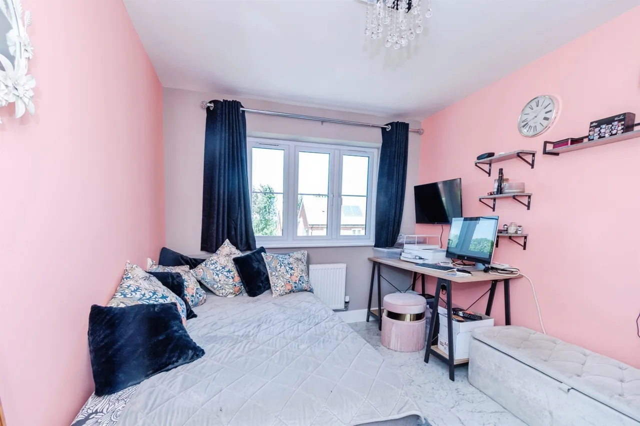 Sandy Hill Close, Waltham Chase, SOUTHAMPTON, photo 12