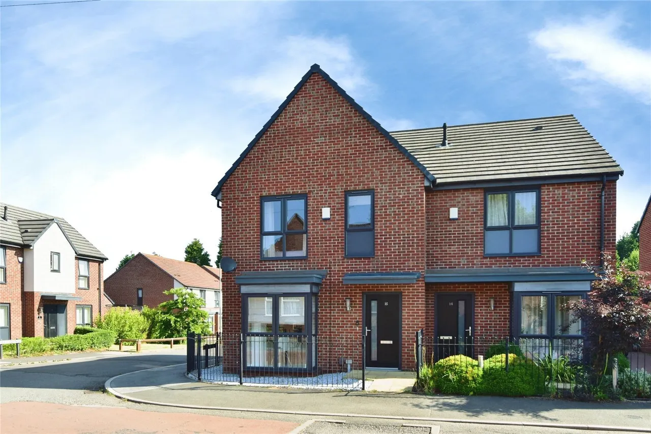 3 bed house for sale — Wilmot Drive, NEWCASTLE, Staffordshire, ST5