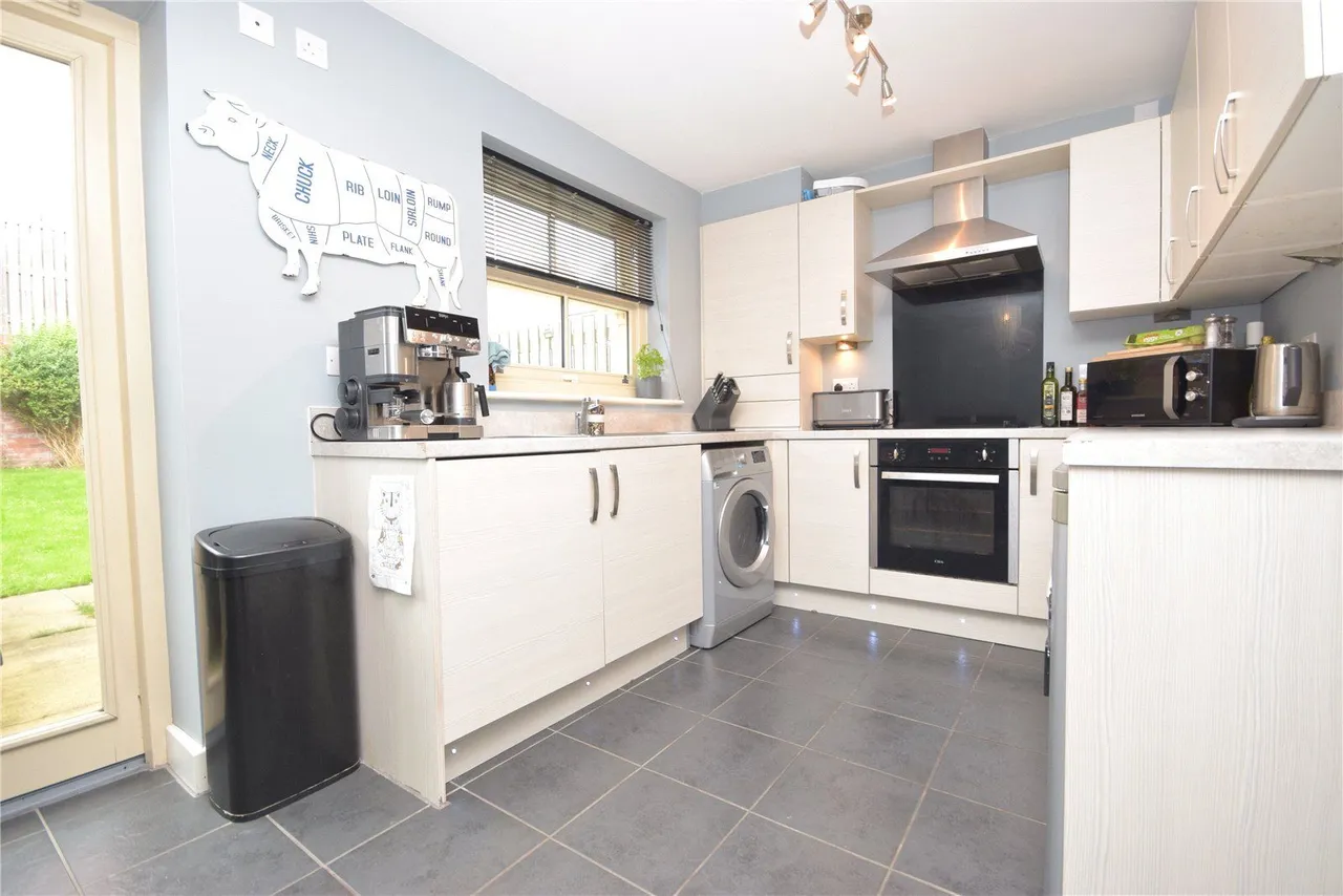 Oak Park Terrace, Leeds, LS16, photo 2
