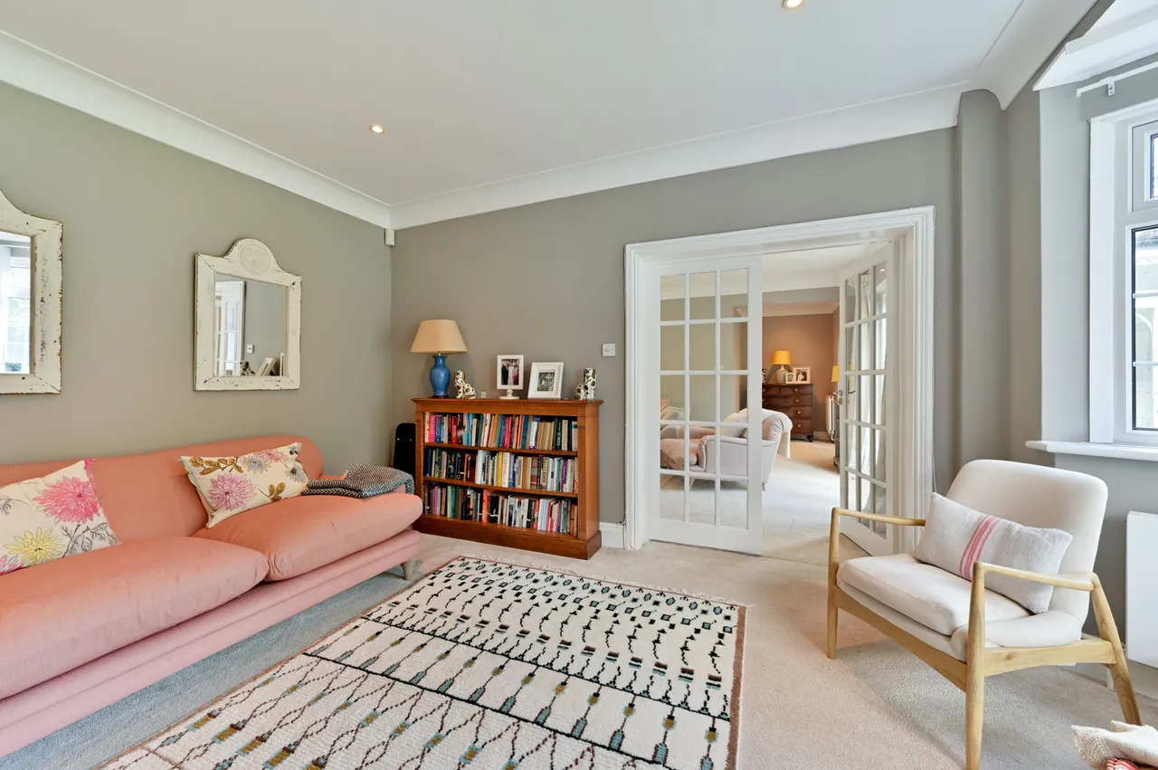 14 Roedean Crescent, London, photo 12