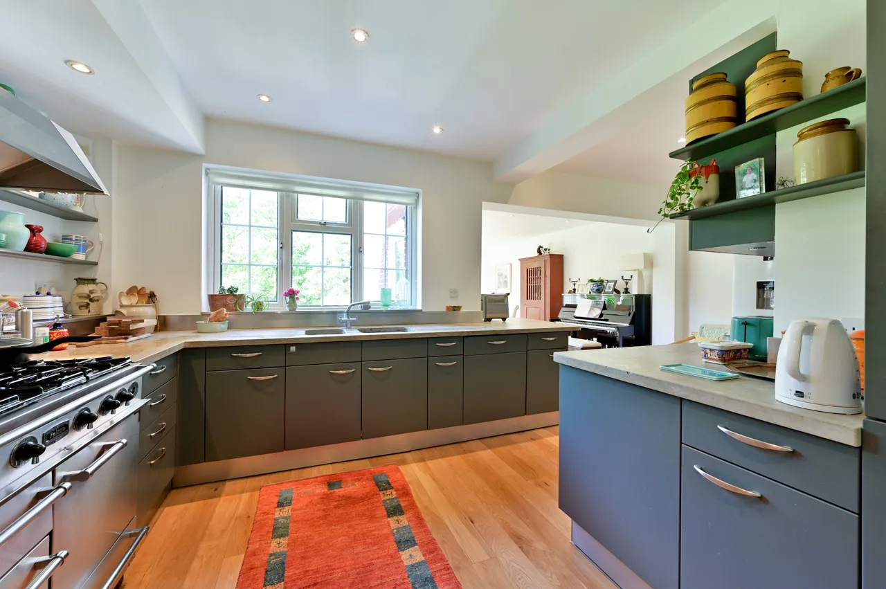 14 Roedean Crescent, London, photo 6