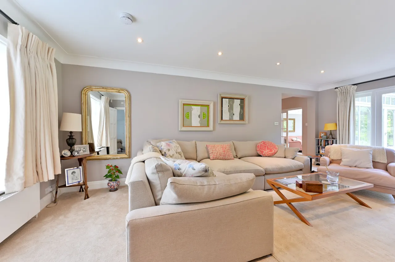 14 Roedean Crescent, London, photo 4