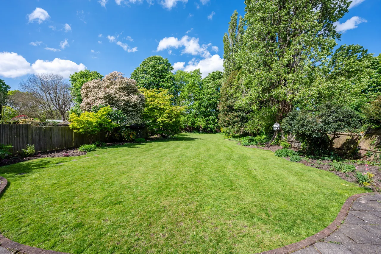 14 Roedean Crescent, London, photo 8