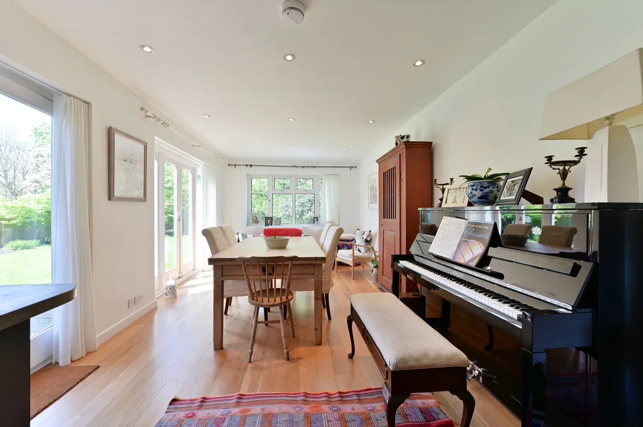 14 Roedean Crescent, London, photo 5
