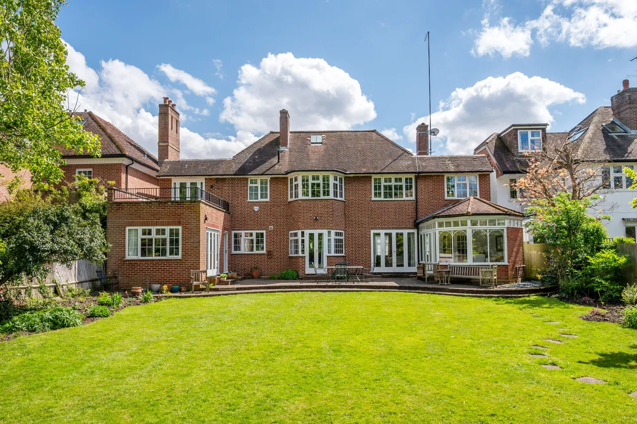 14 Roedean Crescent, London, photo 9