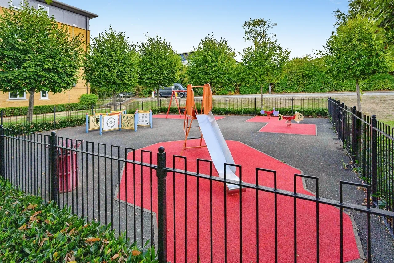 Ovaltine Drive, Kings Langley, photo 9