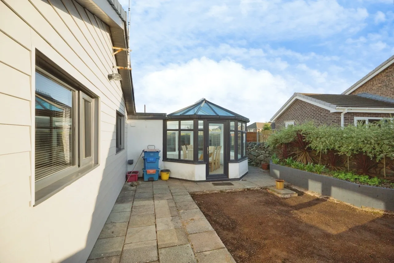 Ffordd Gwenllian, Llanfairpwllgwyngyll, LL61, photo 20