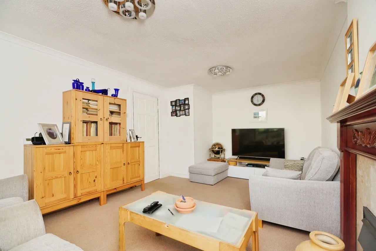 Ffordd Gwenllian, Llanfairpwllgwyngyll, LL61, photo 2