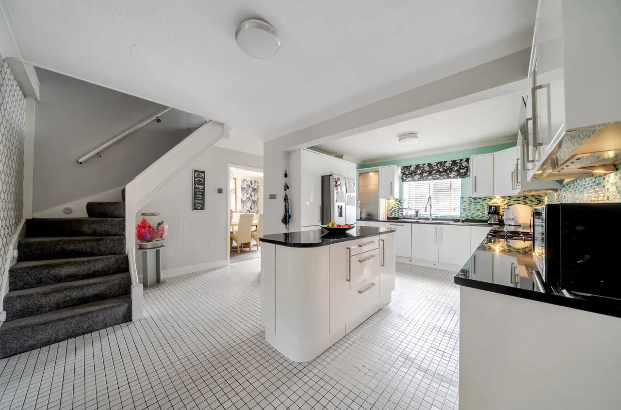 Dunsford Crescent, Basingstoke, RG23, photo 3