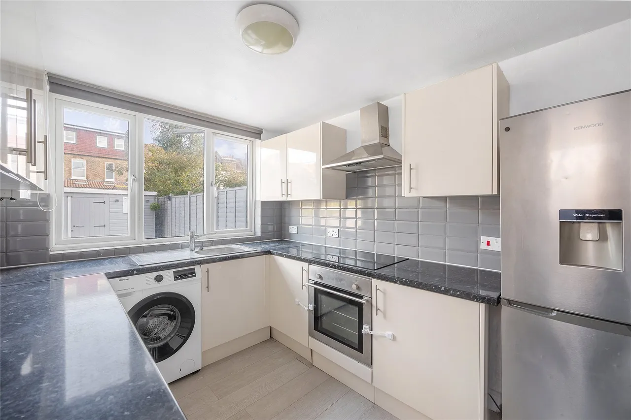 Clifton Park Avenue, London, SW20, photo 4