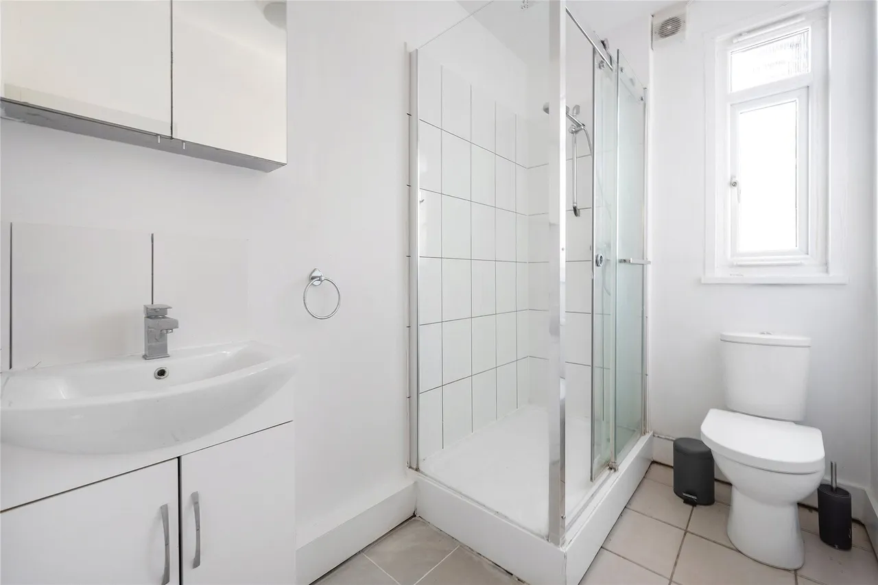 Clifton Park Avenue, London, SW20, photo 7